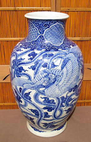 Side view - Large Japanese porcelain blue and white vase. Large phoenix, hand-painted, ikebana, Japanese gardens, interior design, Los Angeles