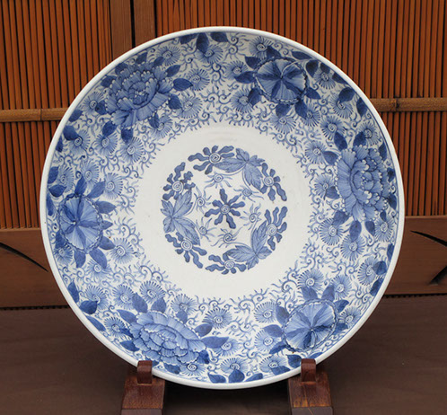 #4189  Large blue-white charger, 15.5"diam x 3"h, all hand painted. Finely detailed flowers, leaves, and vines, front and back, seal on bottom