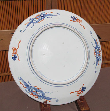 Back view - Large Imari charger, antique Japanese porcelain plate, handpainted 3 friends design, for Japanese interior design, mingei