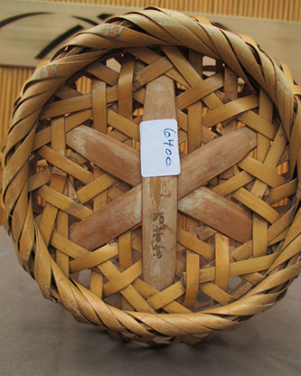 Bottom view - Bulbous flower arranging, ikebana, basket, hana-kago, loop handle, open weave, signed, Japanese interior design, tea ceremony