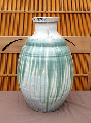 Back view, Shigaraki pot, Japanese ceramics, mingei item for Japanese garden, interior design, tea ceremony, Japanese antiques Los Angeles 