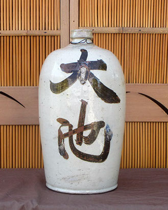 Side view - Large stoneware sake bottle, large calligraphy, antique Japanese vase for Japanese interior design, ikebana, tea ceremony, mingei